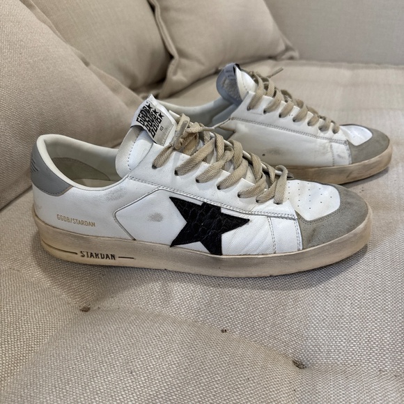Golden Goose Sneakers in white leather with black star. EU45 - Picture 1 of 3